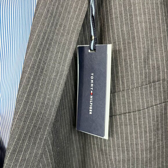 NEW Tommy Hilfiger Gray Pin Striped Blazer Jacket Sport Coat Worsted Wool Size R - Picture 3 of 9